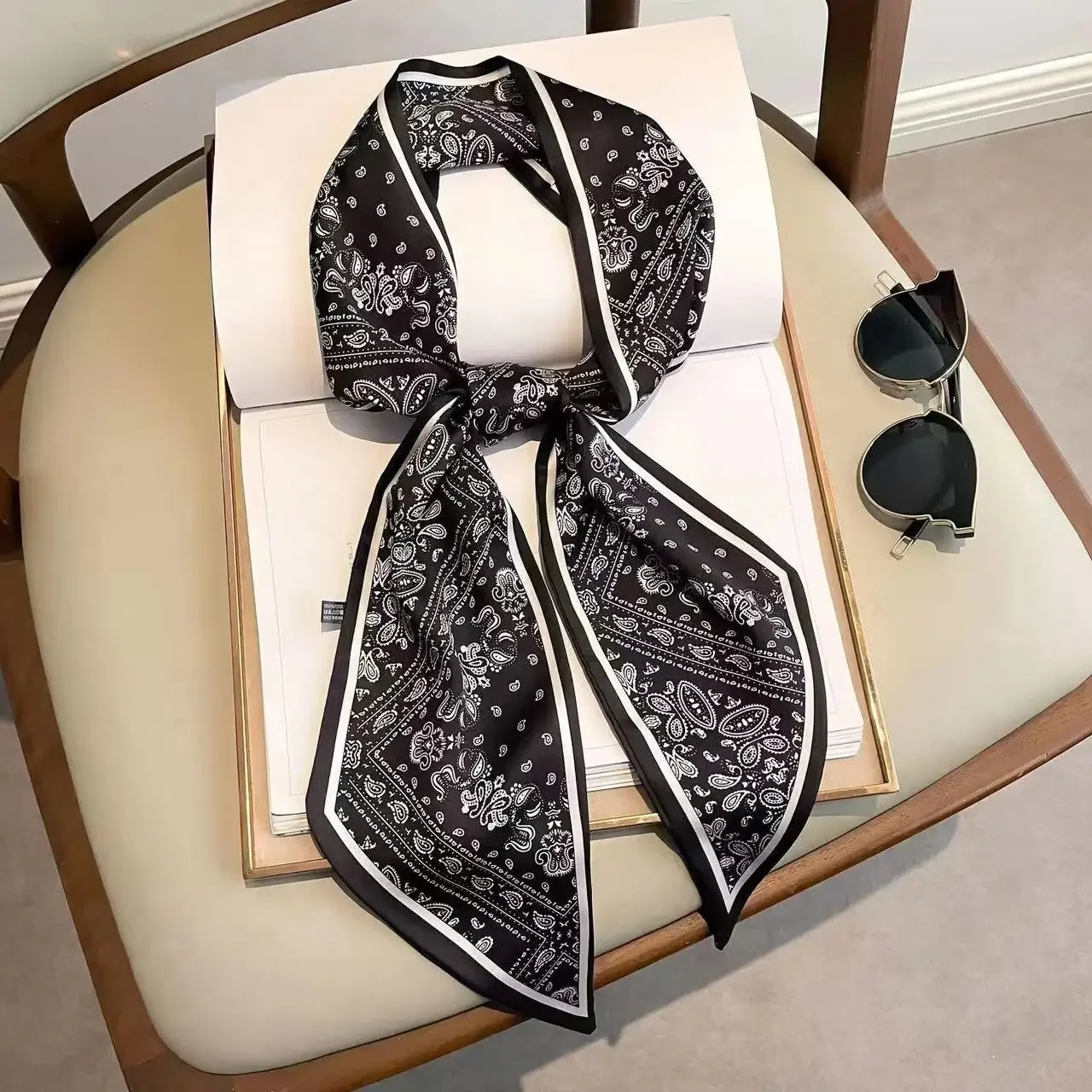Design Print Skinny Scarf Plai - Luxury Bags Made avis et prix