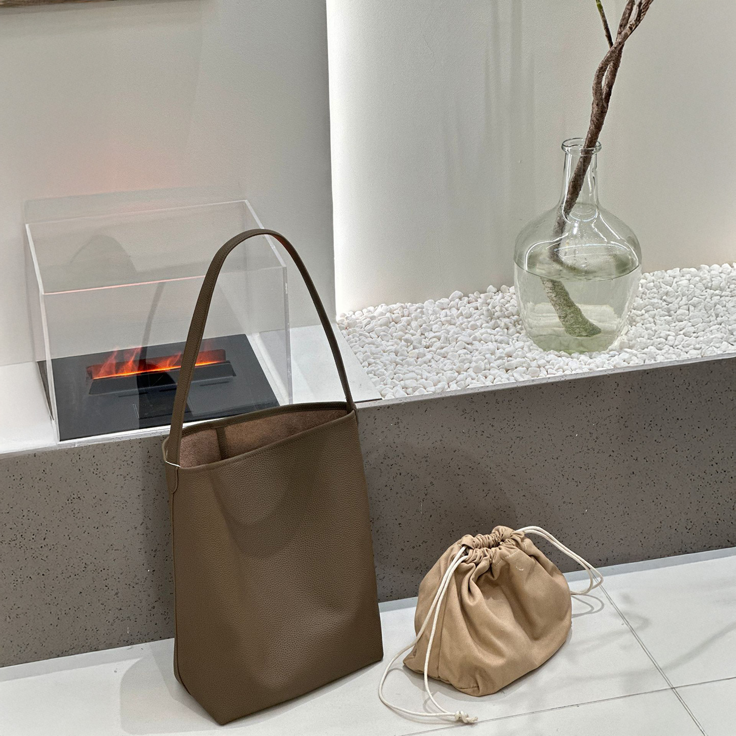 MENDY Bucket Bag Large Women's - Luxury Bags Sale avis et prix